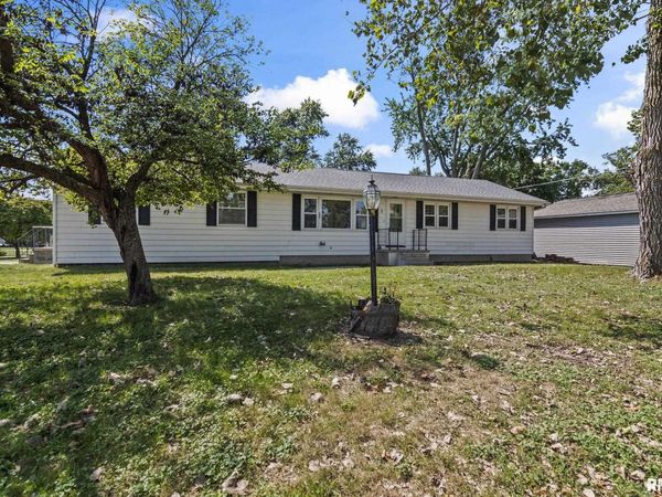 2 ROYAL Drive, Sherman, IL 62684