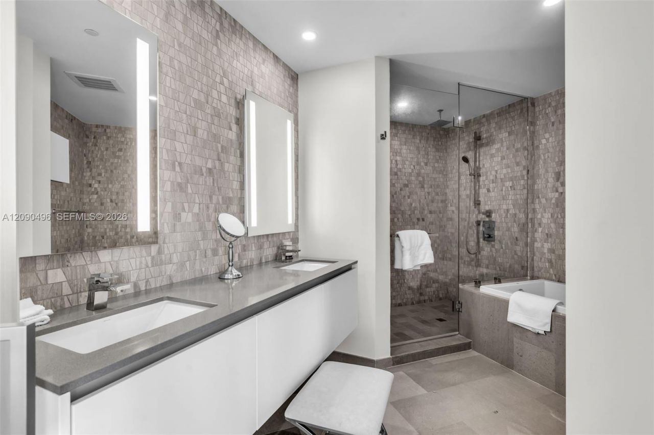88 SW 7th St , Unit 1901, Miami, FL 33130 Photo