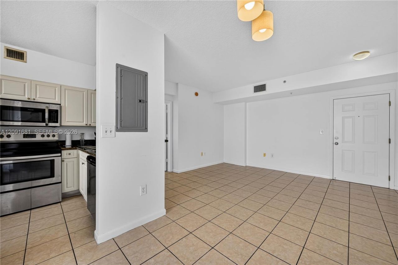 1 Glen Royal Pkwy, Unit 903, Miami, FL 33125 Photo