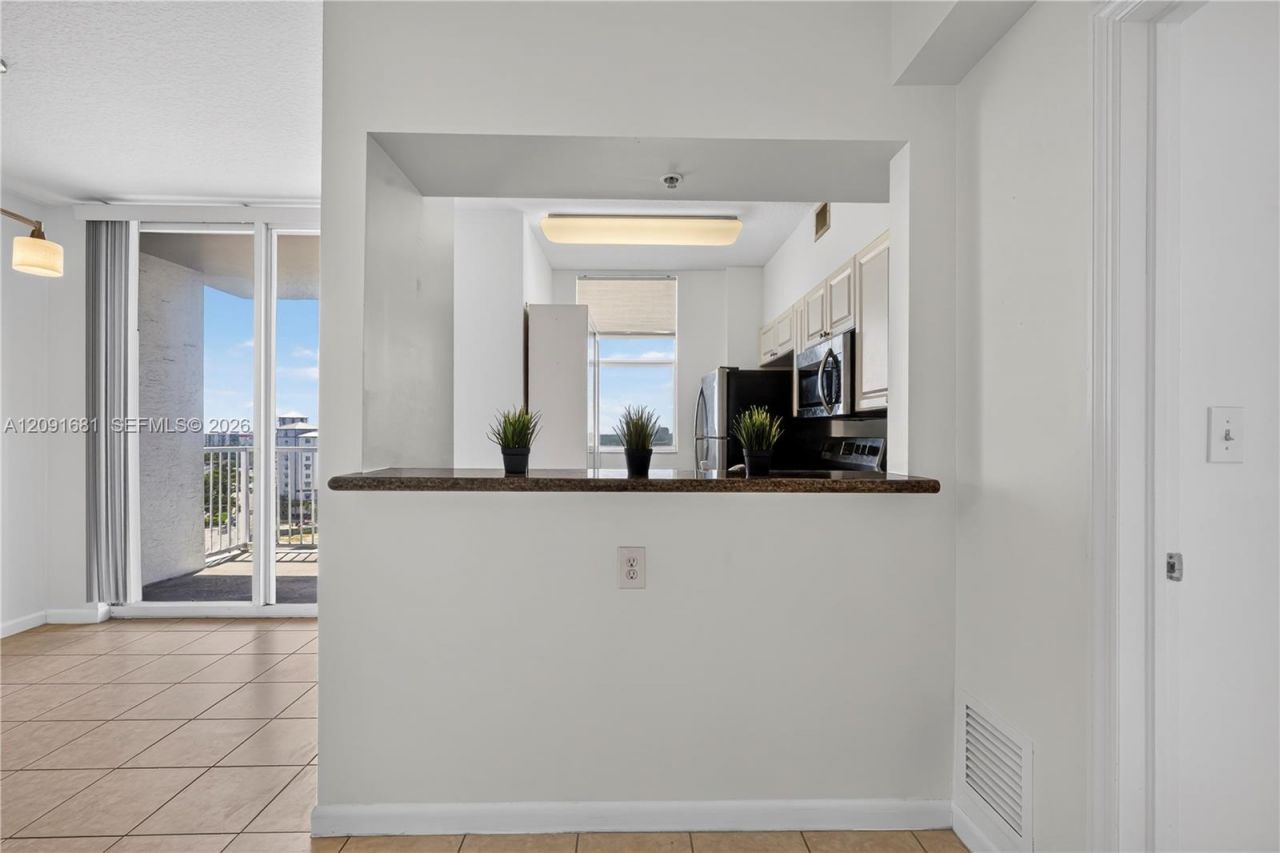 1 Glen Royal Pkwy, Unit 903, Miami, FL 33125 Photo