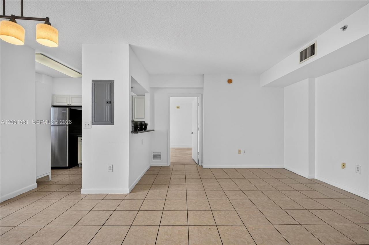 1 Glen Royal Pkwy, Unit 903, Miami, FL 33125 Photo