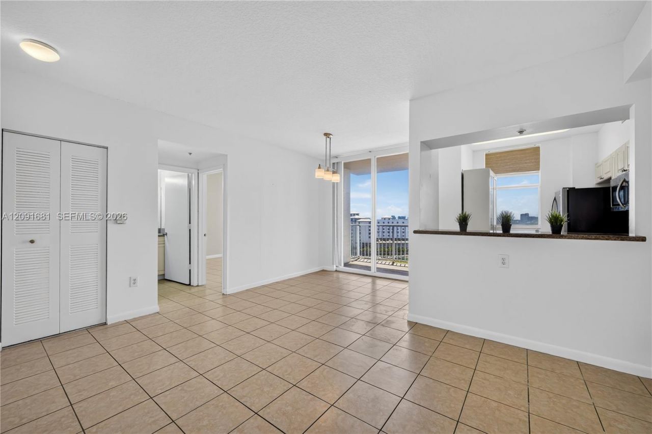 1 Glen Royal Pkwy, Unit 903, Miami, FL 33125 Photo