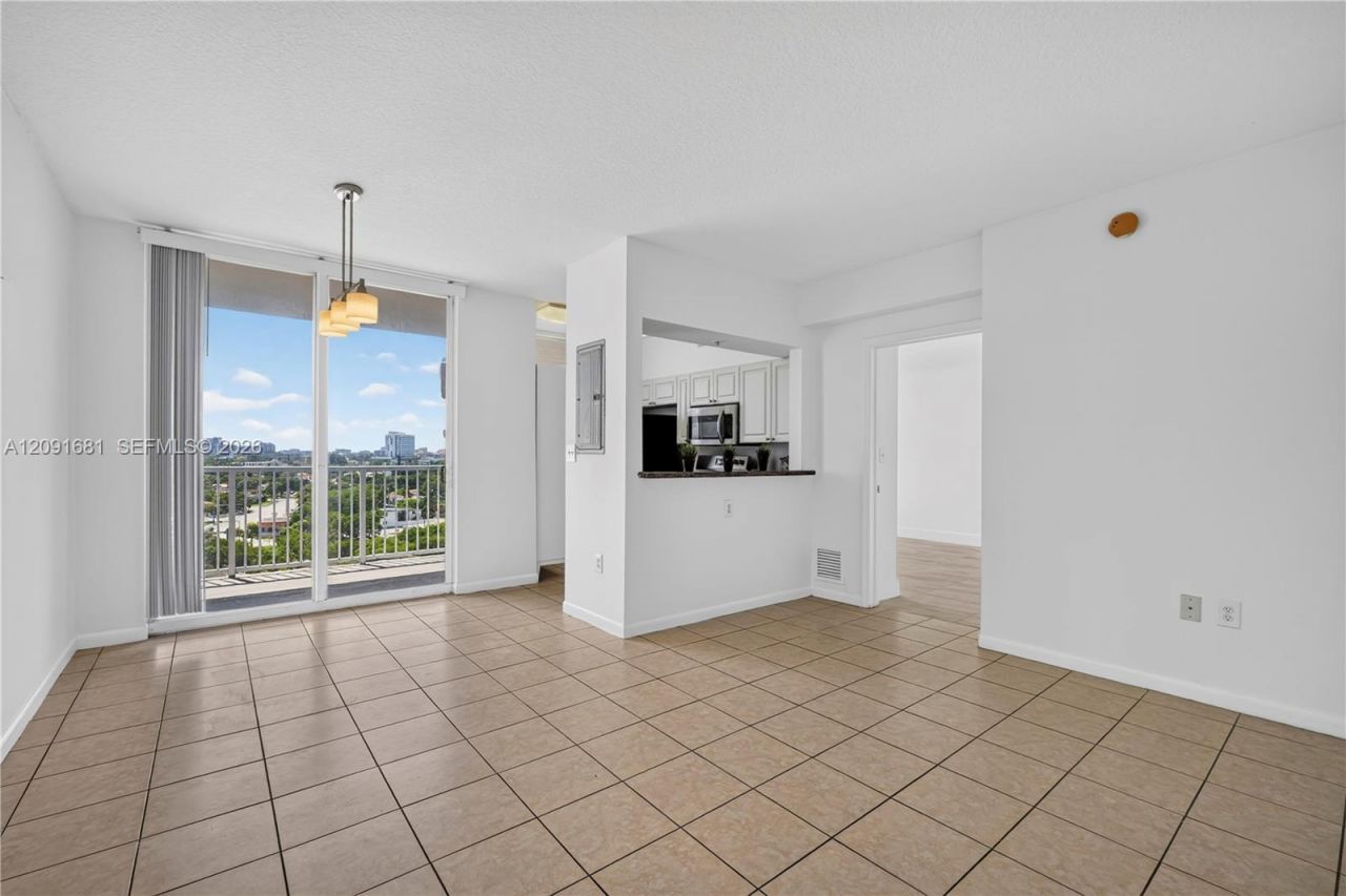 1 Glen Royal Pkwy, Unit 903, Miami, FL 33125 Photo
