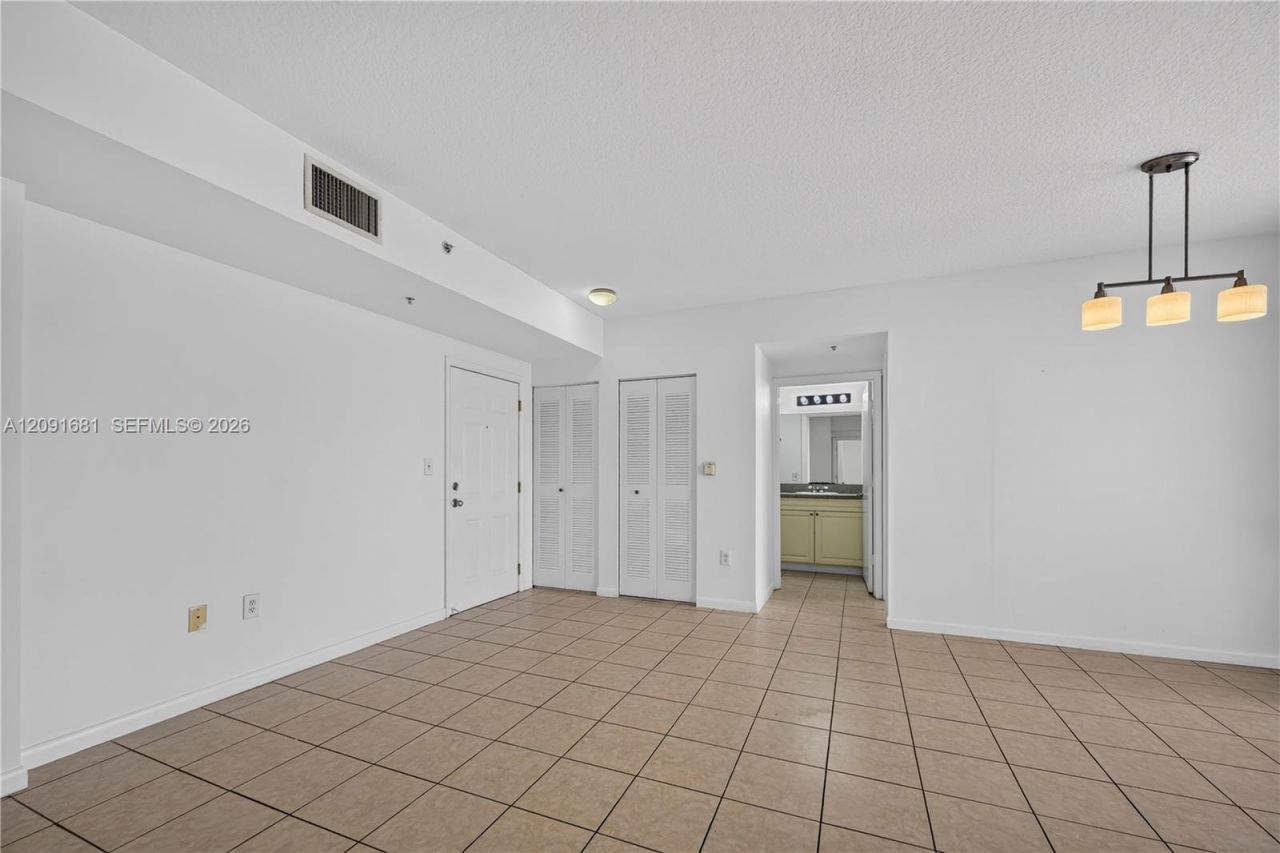 1 Glen Royal Pkwy, Unit 903, Miami, FL 33125 Photo