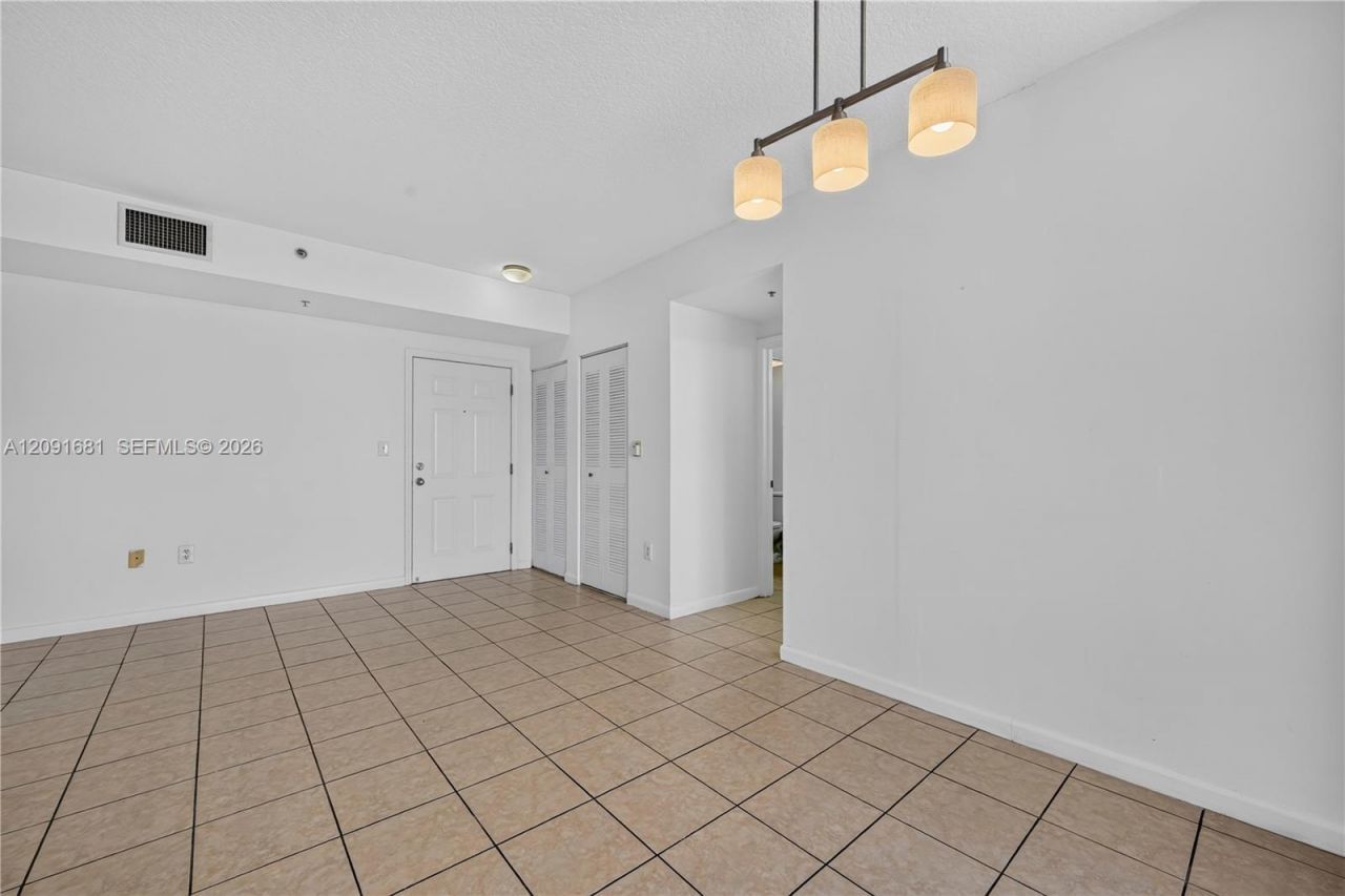 1 Glen Royal Pkwy, Unit 903, Miami, FL 33125 Photo