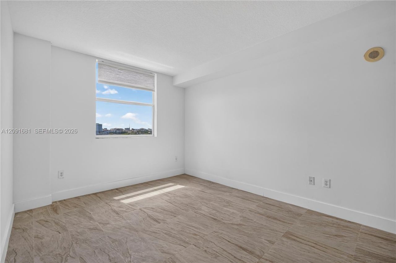 1 Glen Royal Pkwy, Unit 903, Miami, FL 33125 Photo