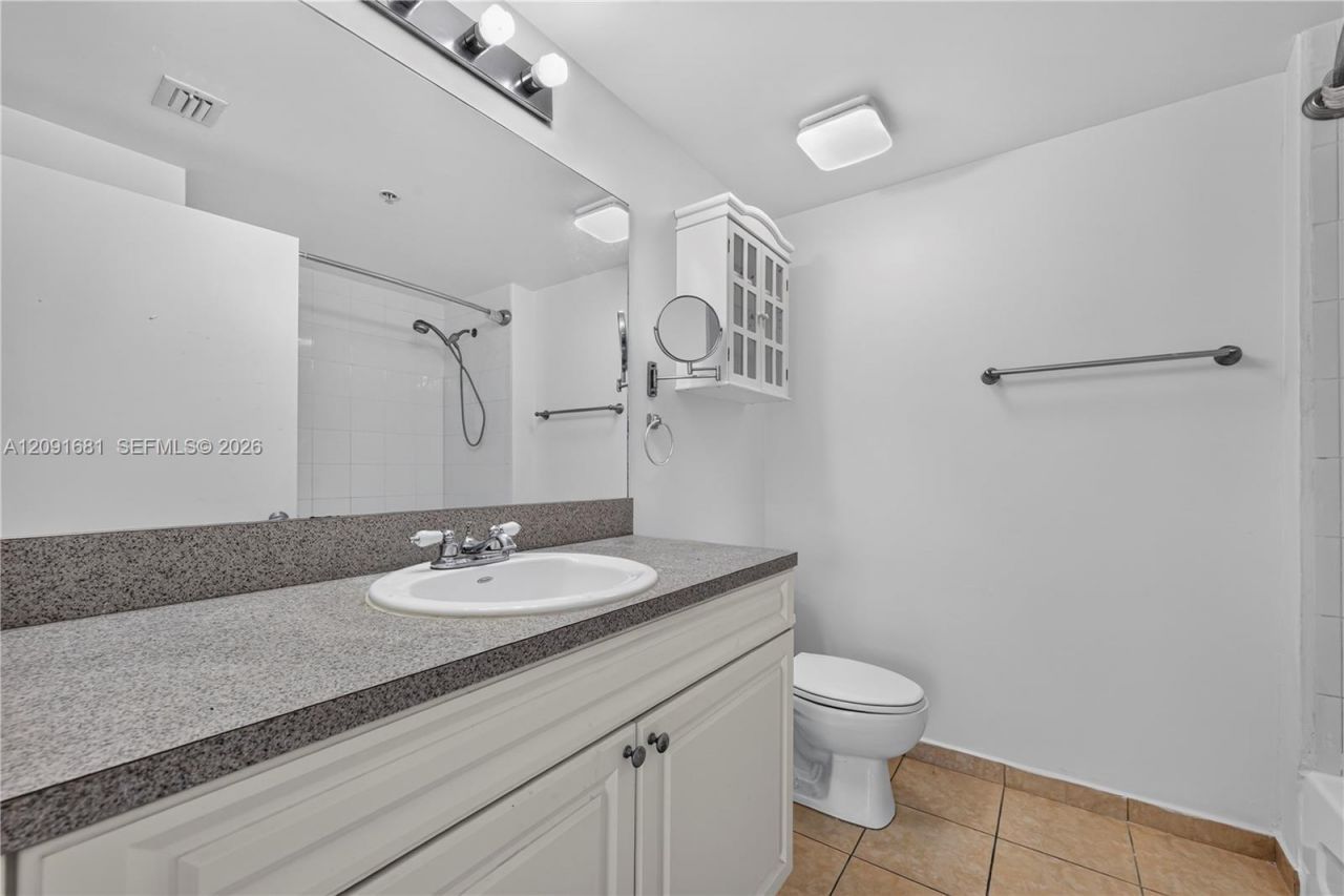 1 Glen Royal Pkwy, Unit 903, Miami, FL 33125 Photo