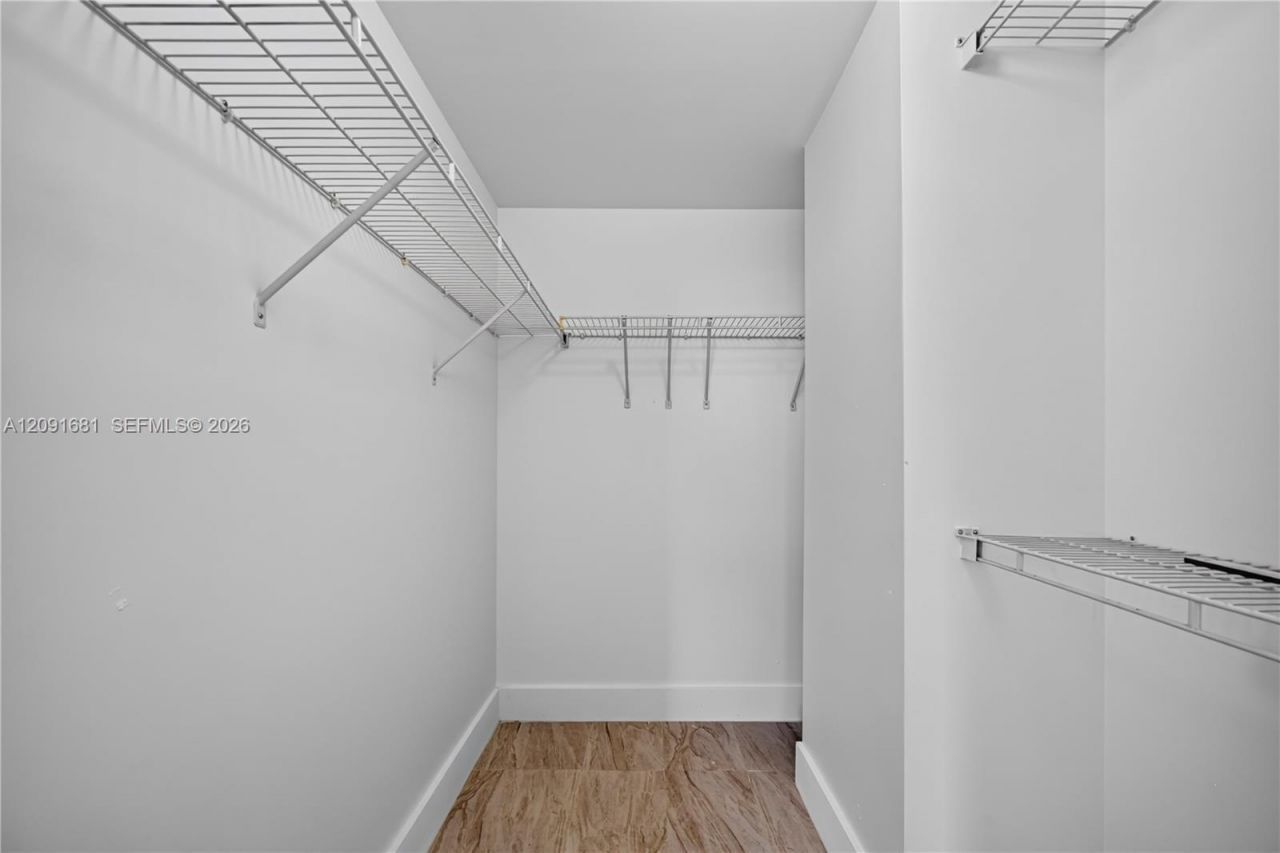 1 Glen Royal Pkwy, Unit 903, Miami, FL 33125 Photo