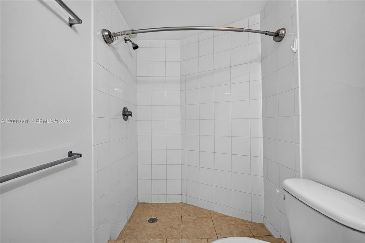 1 Glen Royal Pkwy, Unit 903, Miami, FL 33125 Photo