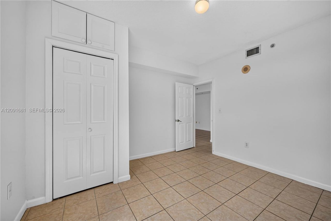 1 Glen Royal Pkwy, Unit 903, Miami, FL 33125 Photo