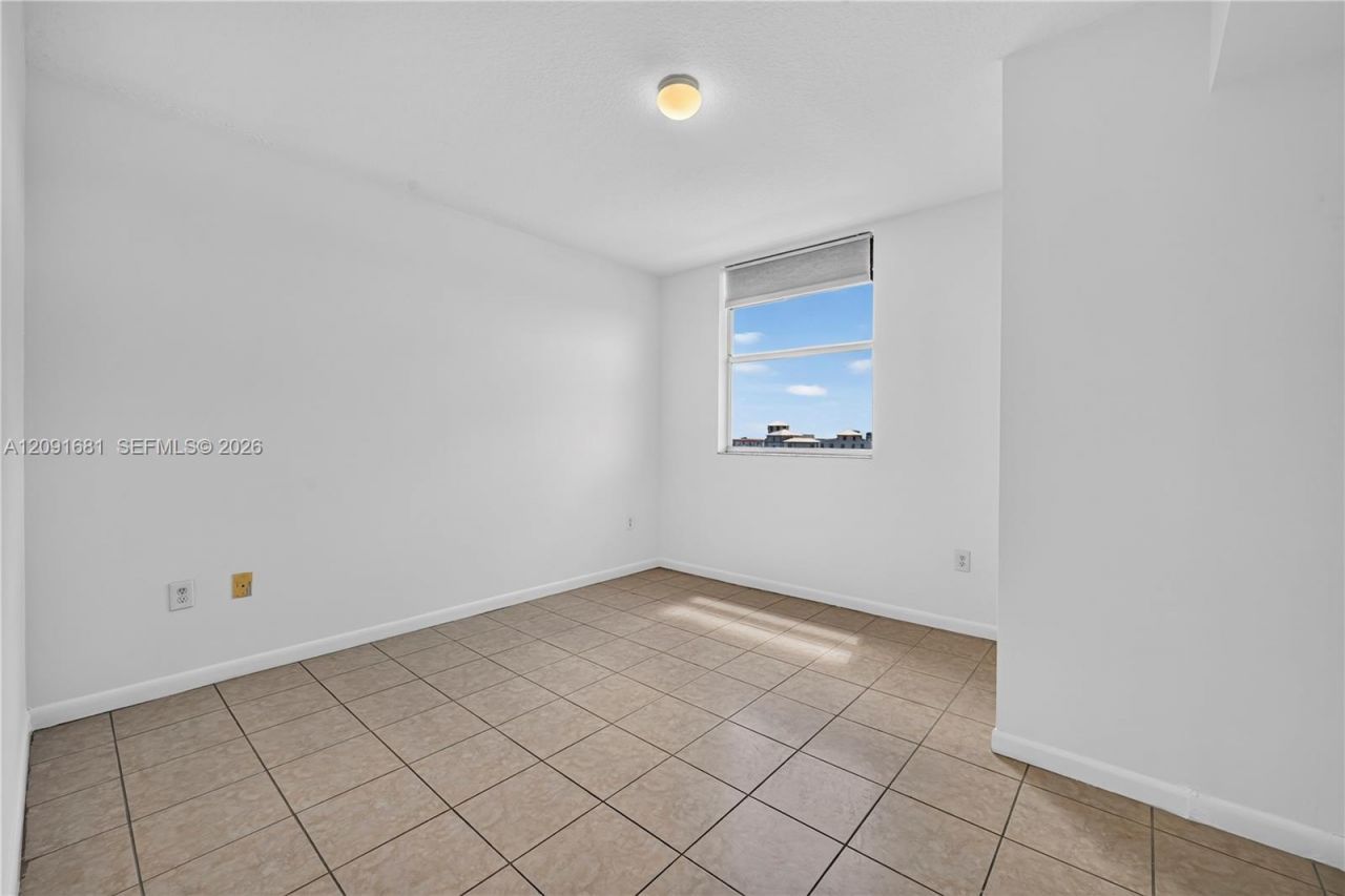 1 Glen Royal Pkwy, Unit 903, Miami, FL 33125 Photo