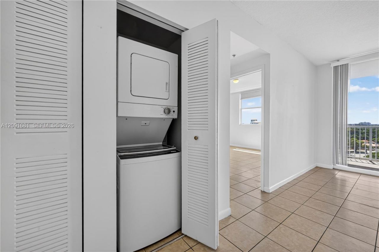 1 Glen Royal Pkwy, Unit 903, Miami, FL 33125 Photo