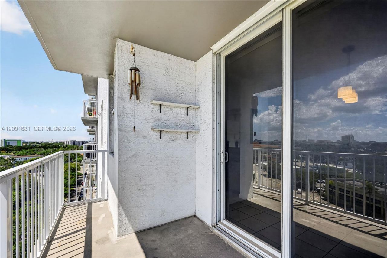 1 Glen Royal Pkwy, Unit 903, Miami, FL 33125 Photo