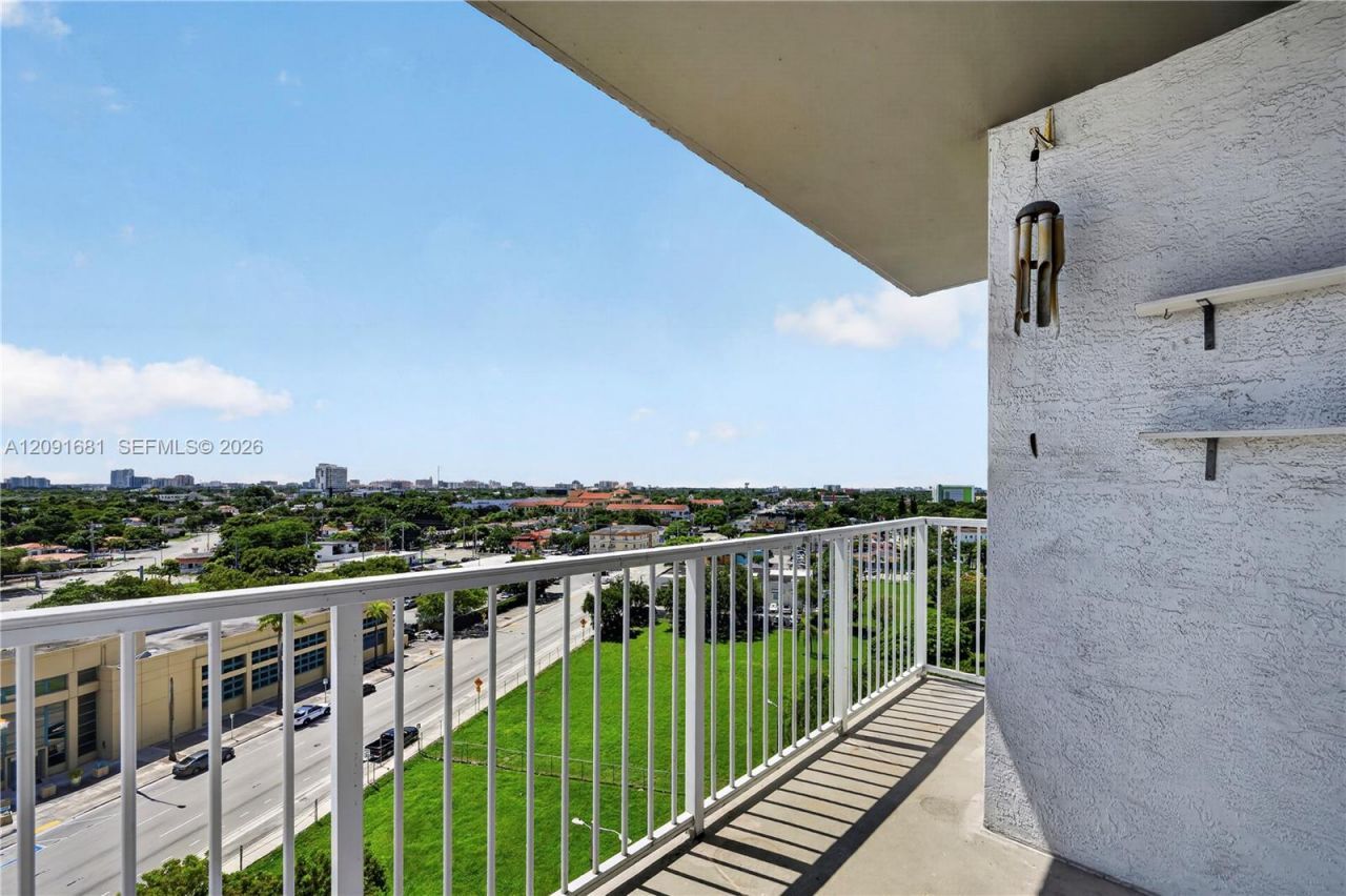 1 Glen Royal Pkwy, Unit 903, Miami, FL 33125 Photo