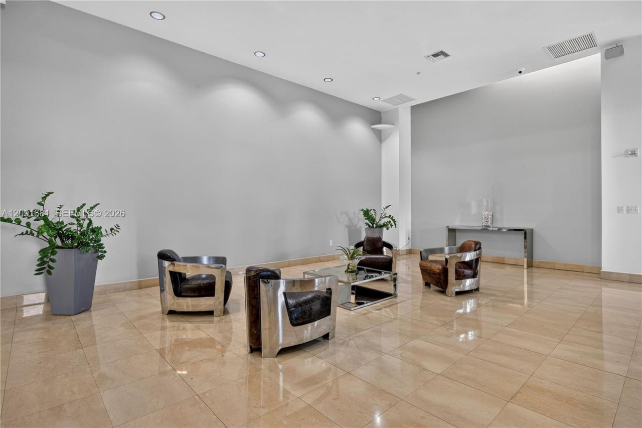 1 Glen Royal Pkwy, Unit 903, Miami, FL 33125 Photo