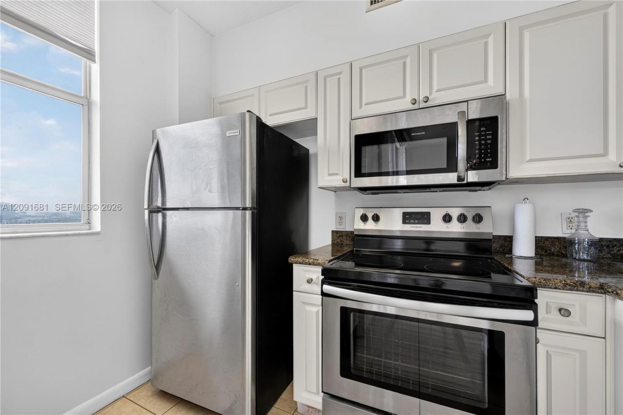1 Glen Royal Pkwy, Unit 903, Miami, FL 33125 Photo