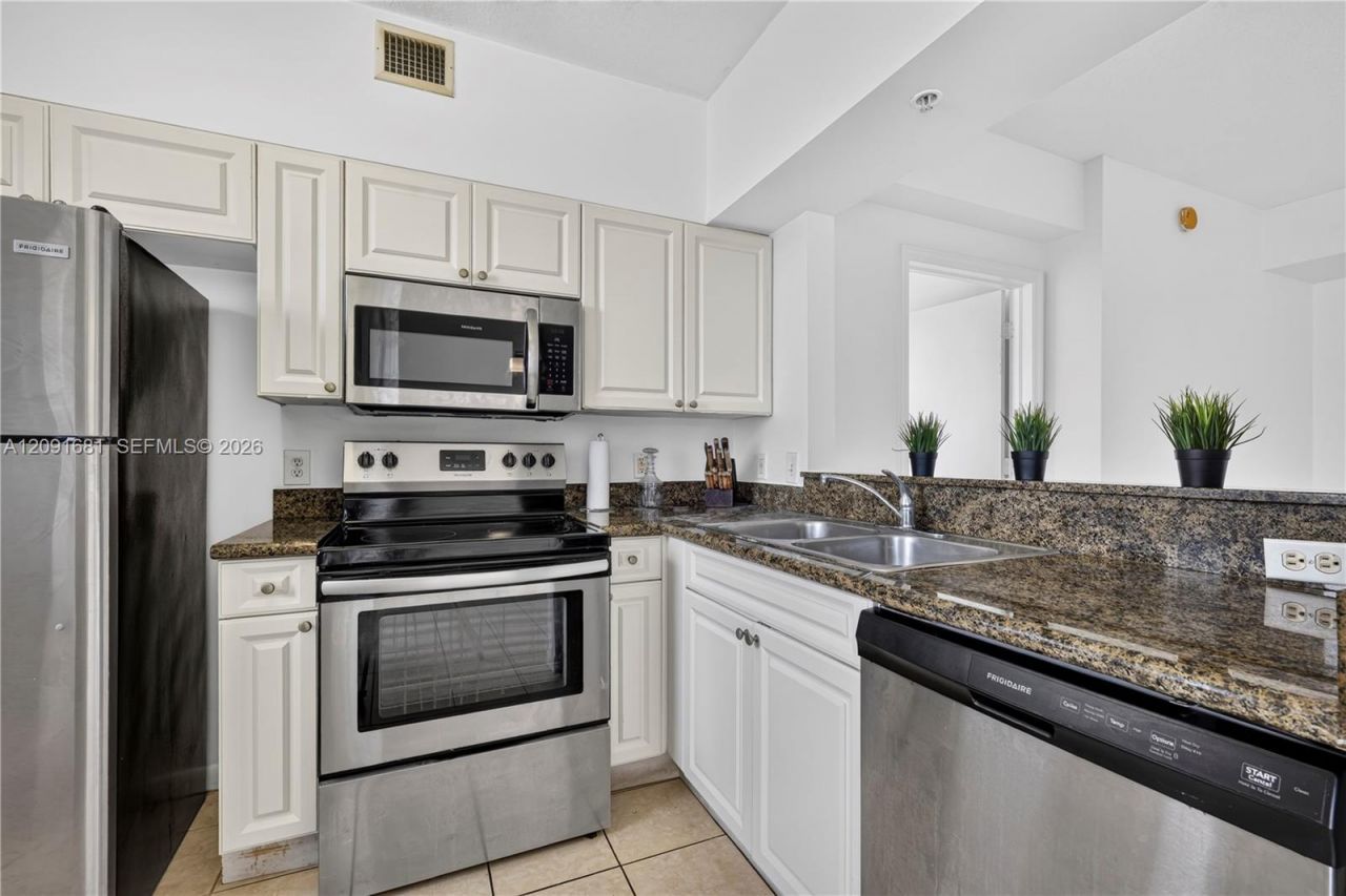 1 Glen Royal Pkwy, Unit 903, Miami, FL 33125 Photo