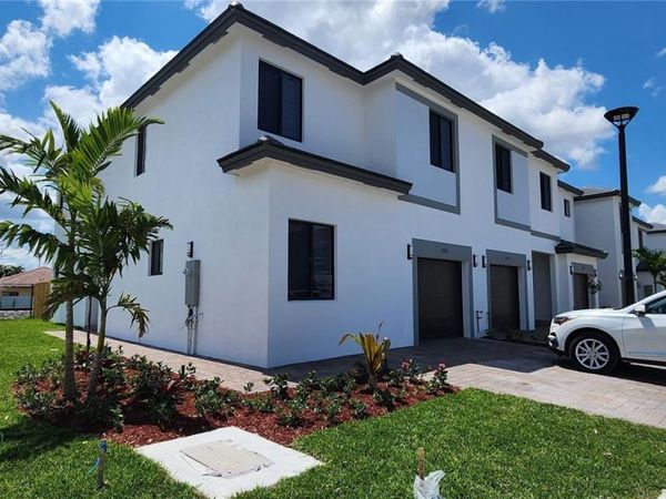 15720 SW 136th Way , Miami, FL 33196