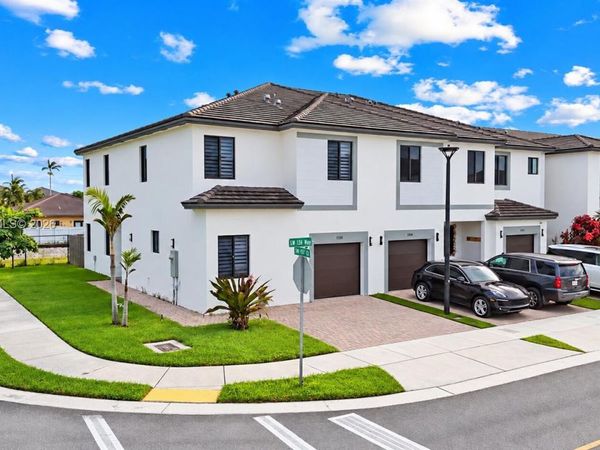 15720 SW 136th Way , Miami, FL 33196