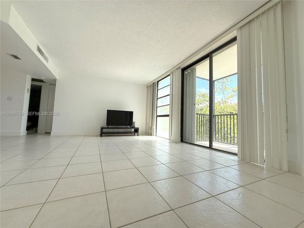 3475 N Country Club Dr , Unit 308, Aventura, FL 33180