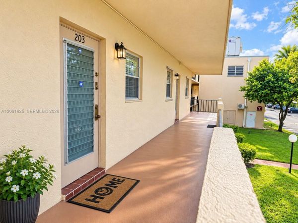 300 Berkley Rd, Unit 203, Hollywood, FL 33024