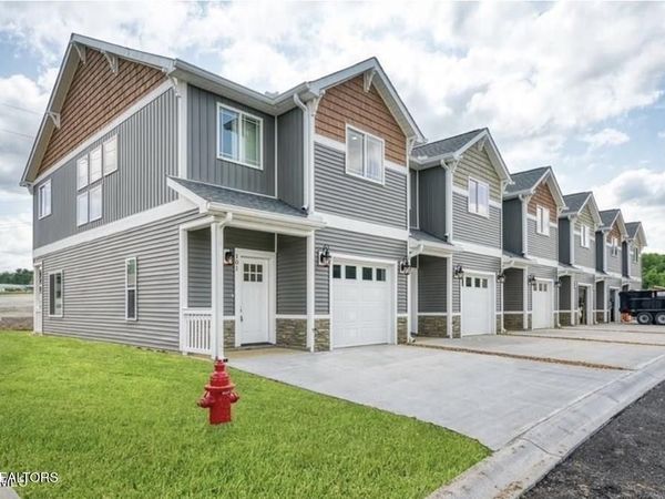 1038 E Main St, Livingston, TN 38570
