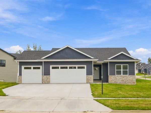 1415 Legend Dr, Tiffin, IA 52340