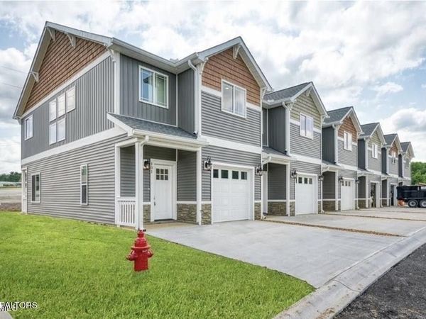 1038 E Main St , Livingston, TN 38570