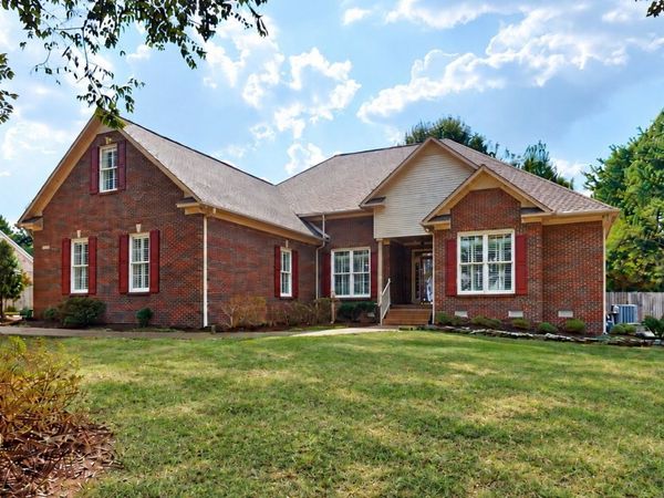1395 Charleston Ln, Columbia, TN 38401