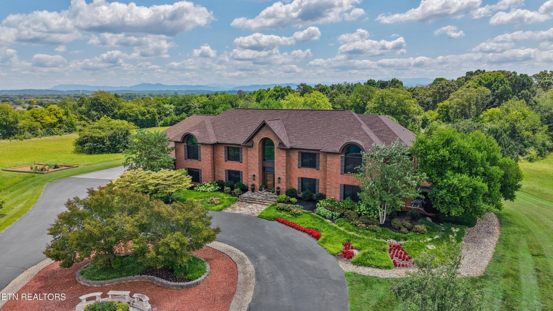 1329 W Hunt Rd , Maryville, TN 37801 Main Photo
