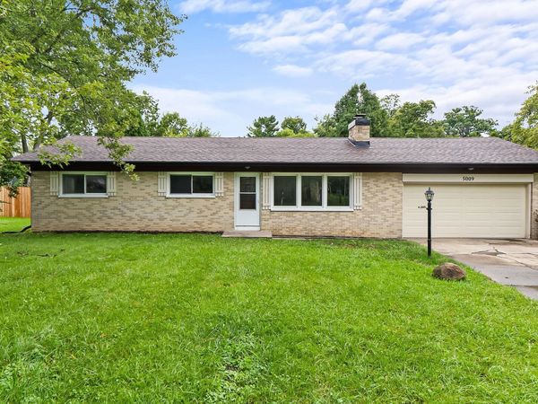 5009 Woodford Drive, Fort Wayne, IN 46835