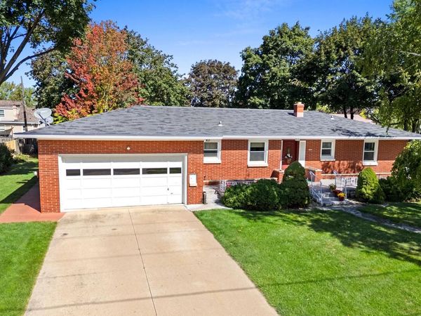 854 E CECIL STREET, Neenah, WI 54956