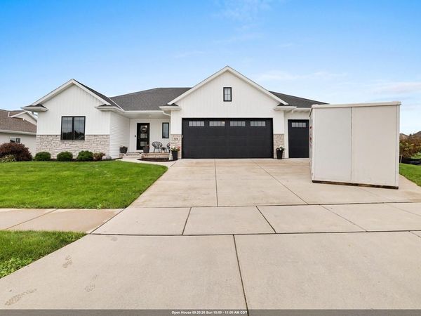 928 MENDOTA DRIVE, Green Bay, WI 54311