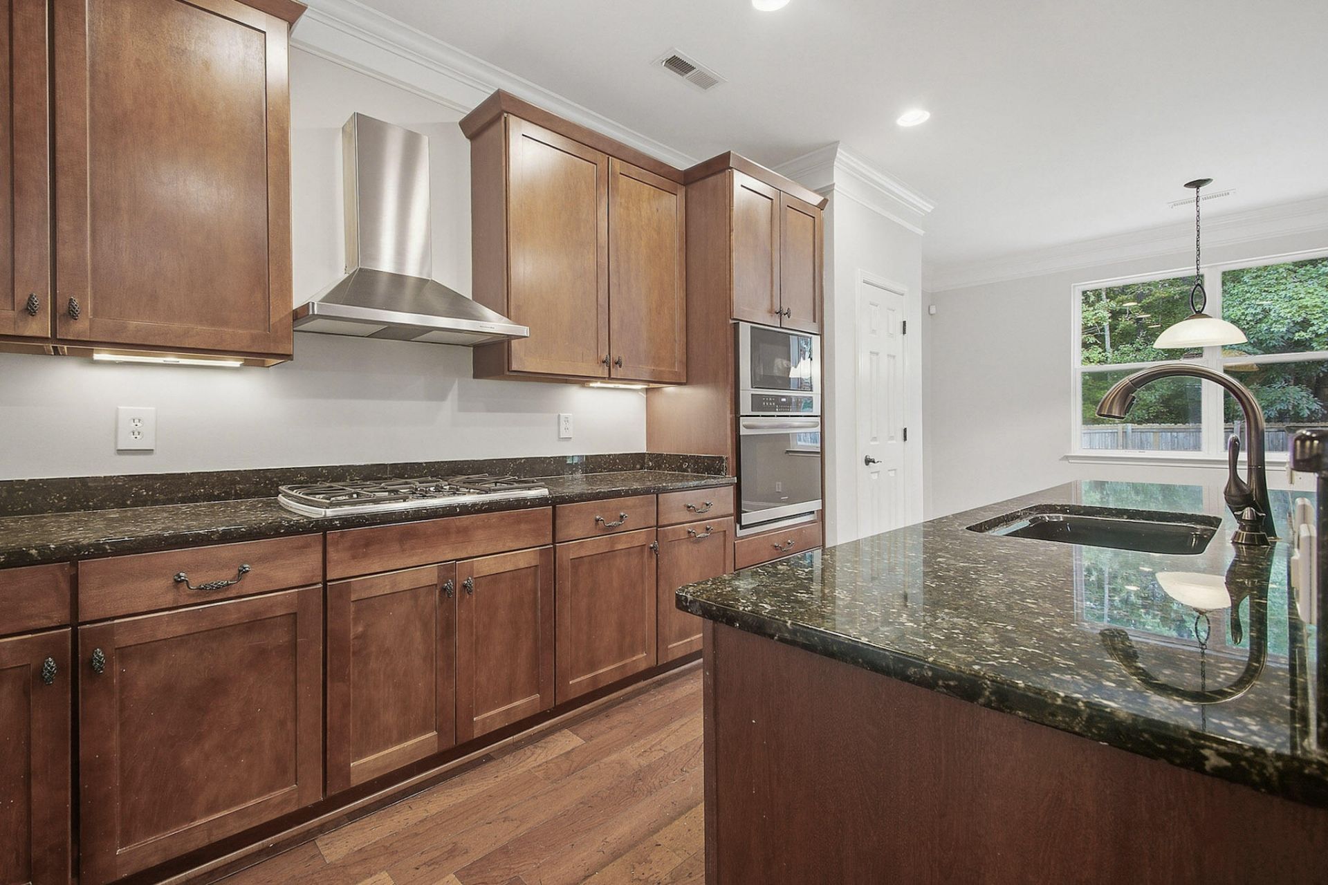 654 Grassy Hill Road Photo 10