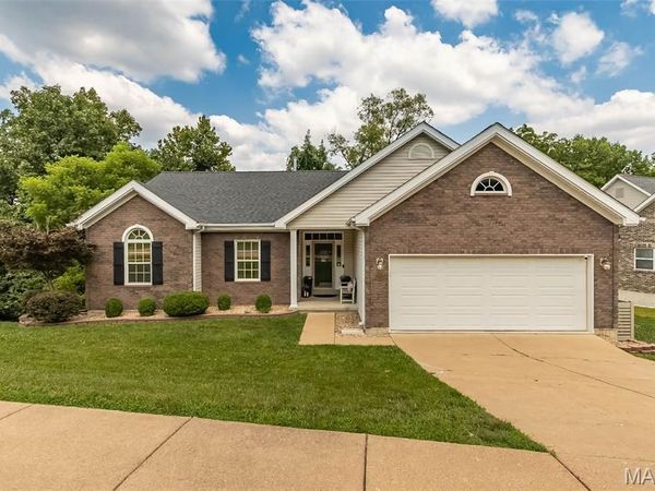1652 Ivy Chase Lane , Fenton, MO 63026