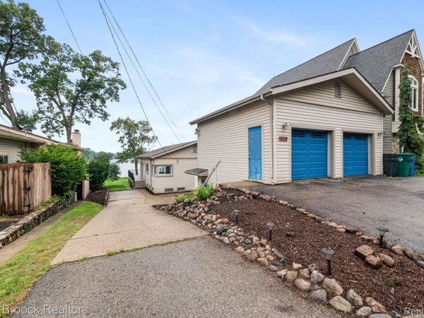 4151 Bluebird Drive, Commerce Township, Mi 48382