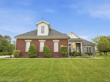 8401 Heartwood Drive, Berlin Township, Mi 48166