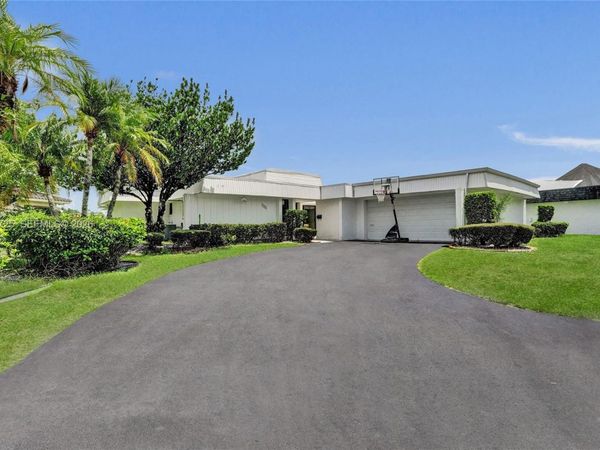 5704 Coco Palm Dr , Tamarac, FL 33319