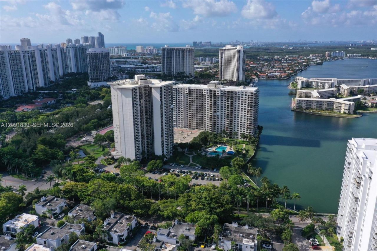 18151 NE 31st Ct, Unit 2008, Aventura, FL 33160 Photo