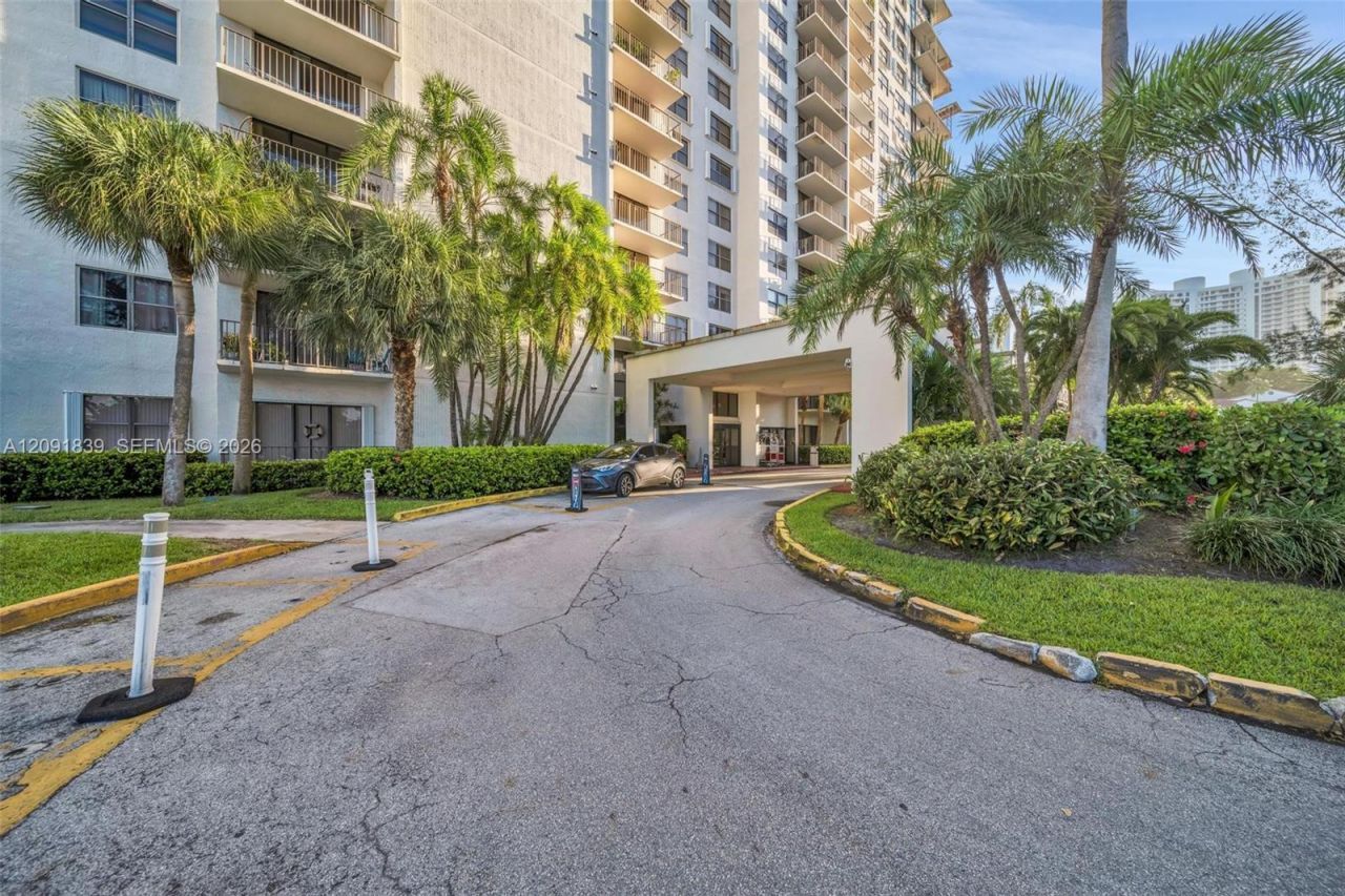 18151 NE 31st Ct, Unit 2008, Aventura, FL 33160 Photo
