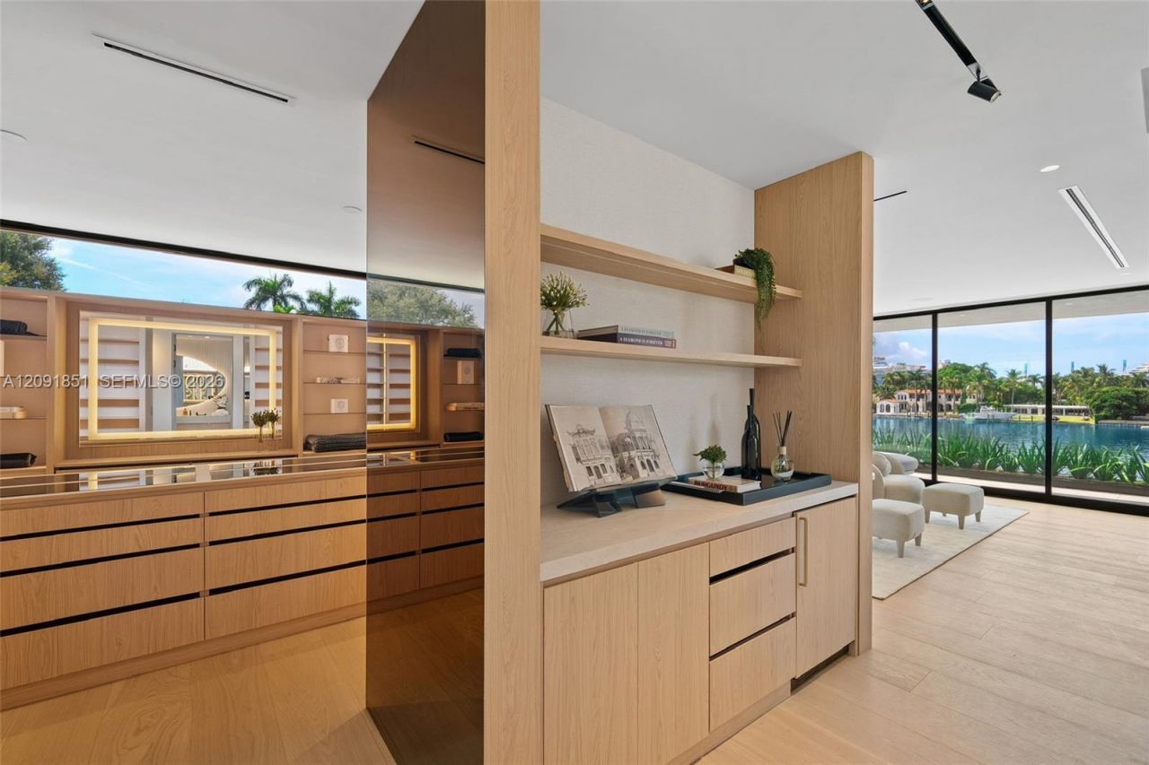 80 S Hibiscus Dr , Miami Beach, FL 33139 Photo