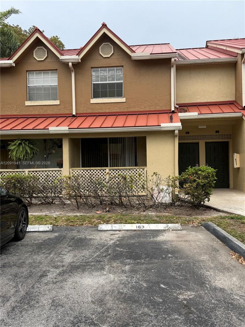 18322 NW 68th Ave , Unit B, Hialeah, FL 33015 Photo