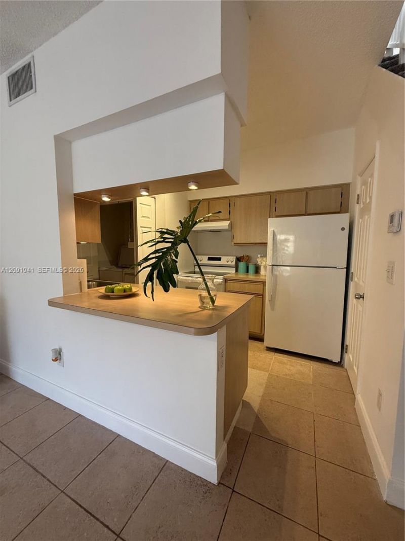18322 NW 68th Ave , Unit B, Hialeah, FL 33015 Photo