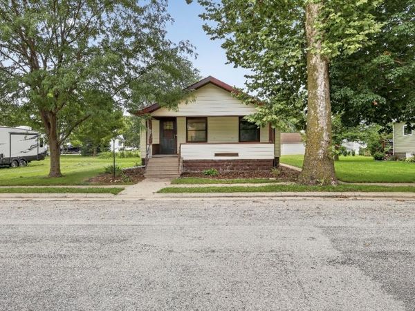 106 Hall Avenue , Lowden, IA 52255