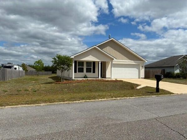 15 Lockwood Way, DeFuniak Springs, FL 32435