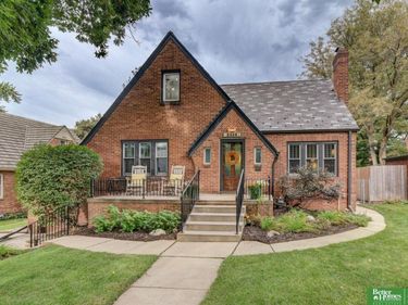 2324 N 52nd Street, Omaha, NE 68104