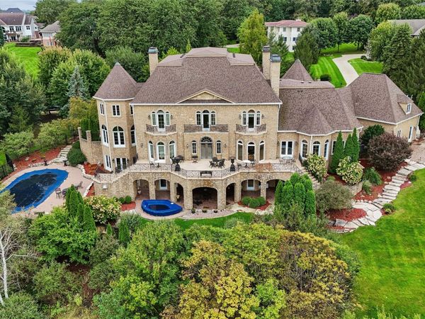 1746 Burr Oaks Drive, West Des Moines, IA 50266