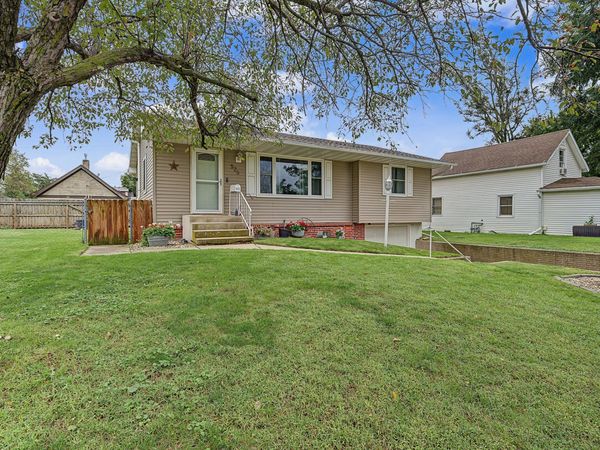 525 5th Street, Nevada, IA 50201