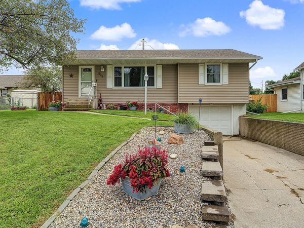 525 5th Street, Nevada, IA 50201