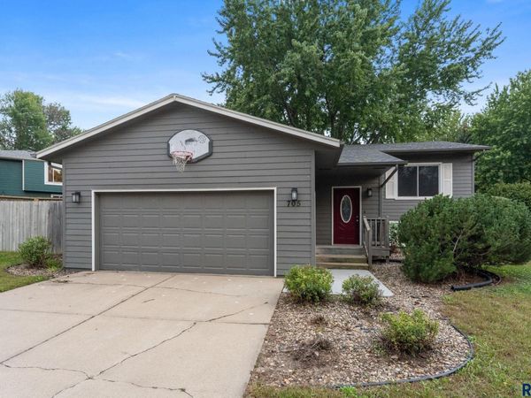 705 N Montgomery Ct, Sioux Falls, SD 57103